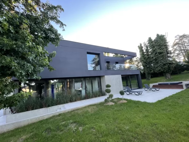 Enduit sur une villa d'architecte, Andrézieux-Bouthéon
