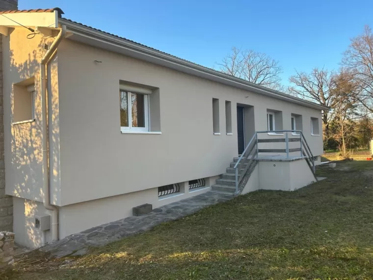 Mise en valeur pour cette villa suite à une rénovation énergétique, Veauche, REFAC