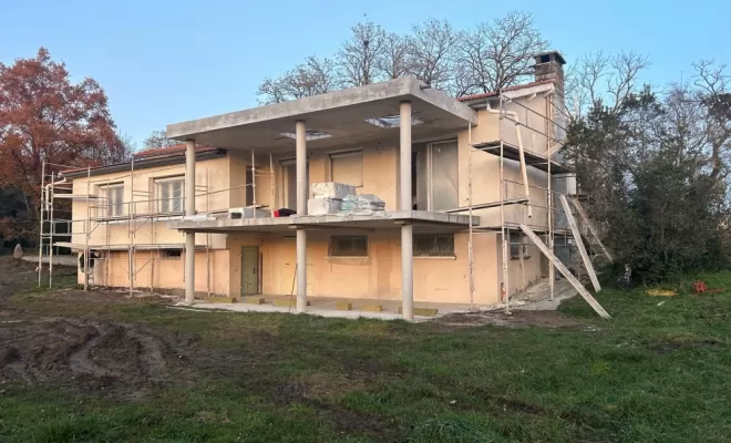 Mise en valeur pour cette villa suite à une rénovation énergétique, Veauche, REFAC