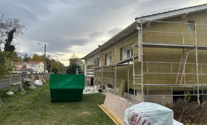 Mise en valeur pour cette villa suite à une rénovation énergétique, Veauche, REFAC