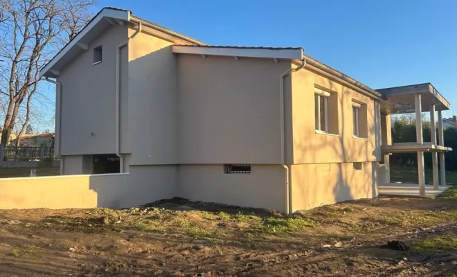 Mise en valeur pour cette villa suite à une rénovation énergétique, Veauche, REFAC